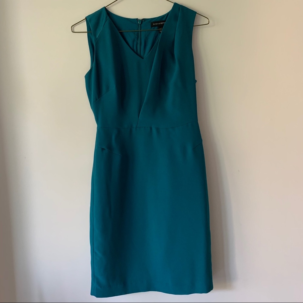 SOLD: BANANA REPUBLIC Sloan Sheath Dress
